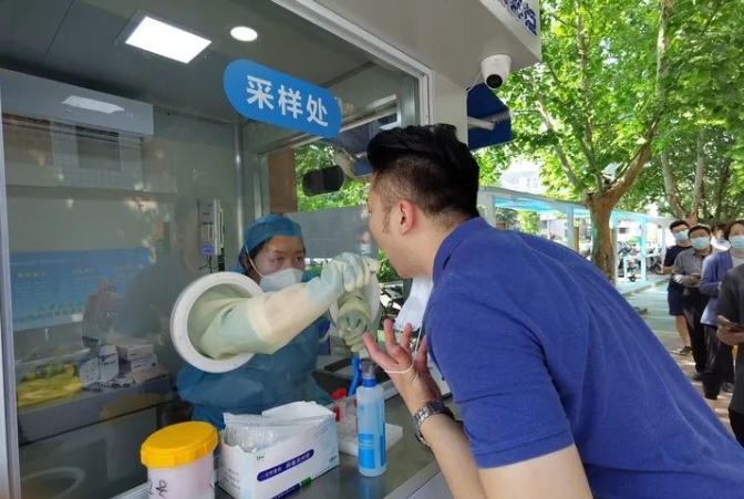 濟南智能化核酸采樣亭啟用！